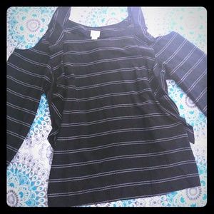 Black top w white lines. Large. Chicos